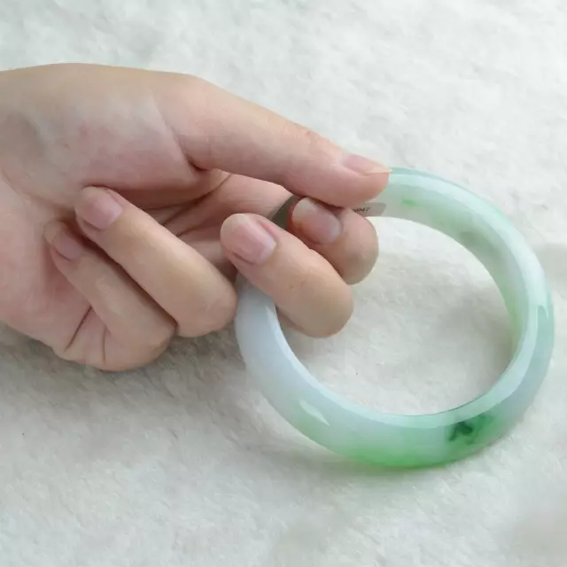 银元|如何购买翡翠手镯