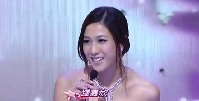 李亚男|李亚男庆闺蜜团成军十年,处女党婚前守贞洁,五姐妹属她婚姻坎坷