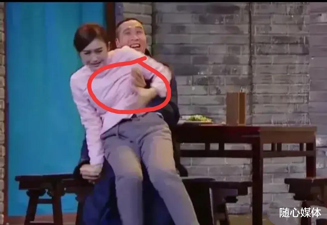 秦岚|秦岚演小品被男演员占便宜，直接甩了男演员两耳光？