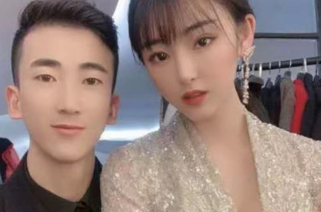 井元林|“农村娃宝军”的网红女友汤唯唯，录制跳舞送给二驴，遭网友调侃