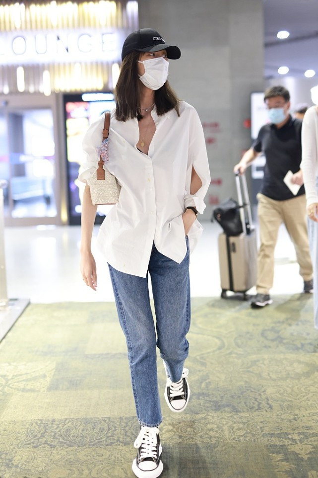 时尚潮流生活|白衬衫搭牛仔裤都能这么时髦?刘雯不愧是混时尚圈的人!