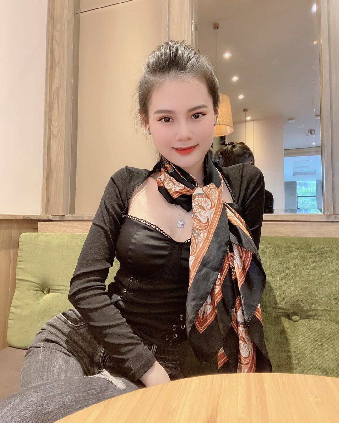 负能量|面试官:狼和羊一起掉进山洞,为啥狼死羊活?硕士生回答赢得掌声