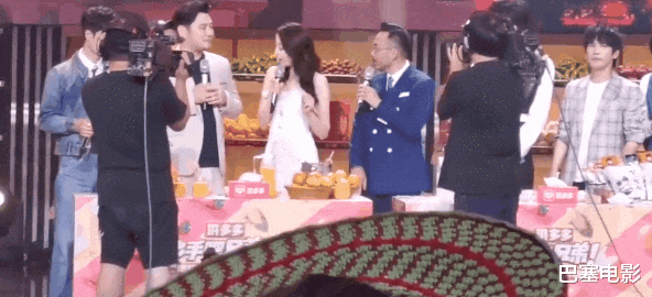 主持人|主持人大型失误现场，尴尬又服气，快要笑不过来了