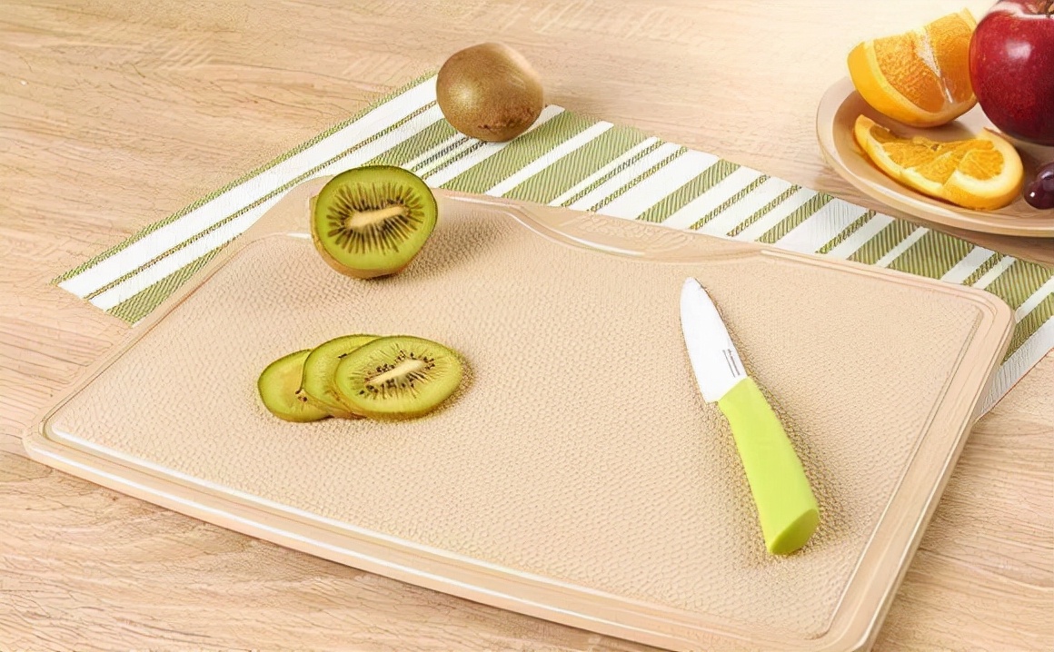 切菜板应该选择什么材质？很多人都不懂，还好自己没有选错