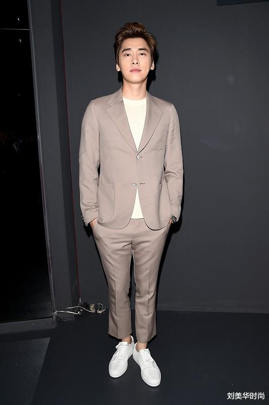 刘美华时尚|李易峰的生图显的有点胖，但穿西服很帅气，看着更稳重了
