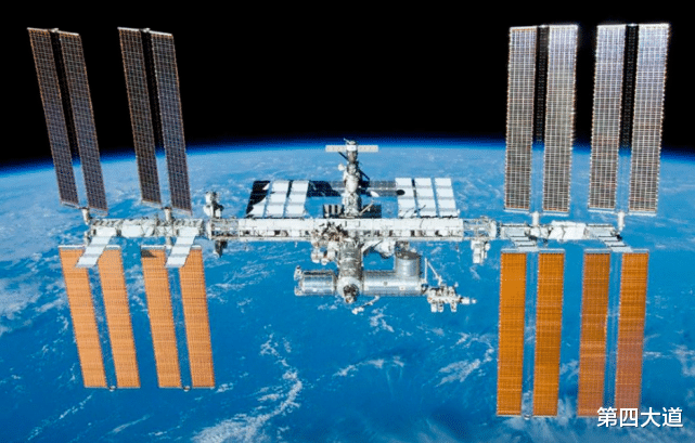 大象 国际空间站裂出一道大缝!疑似在太空遭不明撞击:漏气现象很危险