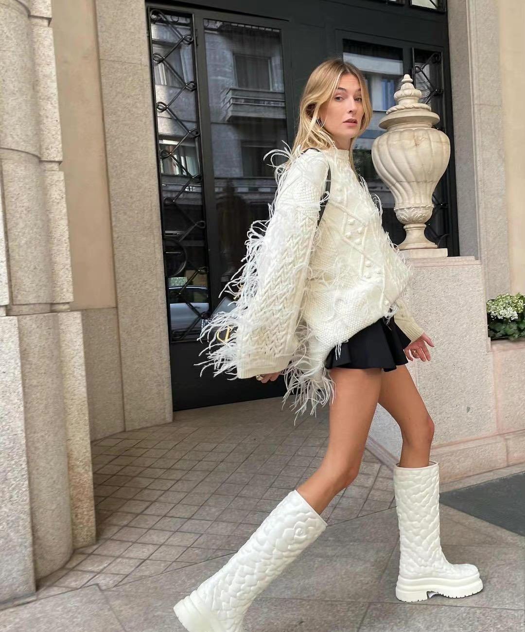 时尚圈的奇葩大喵 Disco穿搭成热潮，时装周外全员穿上矮子乐，土到极致竟也挺潮流