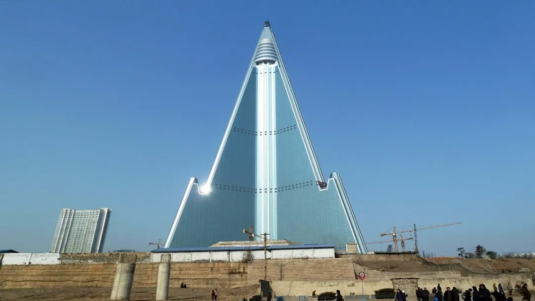 InsDaily|2021建筑界“丑东西”大赏！网友被吓到：它们到底经历了什么！