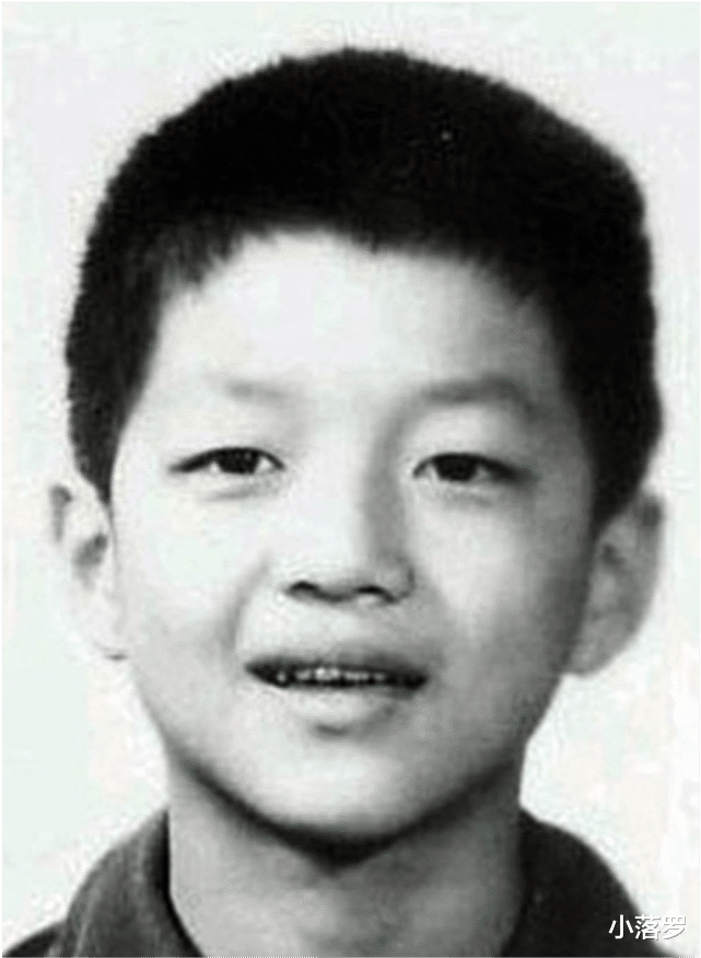 小姐姐|明星小时候照片：张国荣梅艳芳、成龙邓丽君、谢霆锋王菲、李小龙、郭德纲
