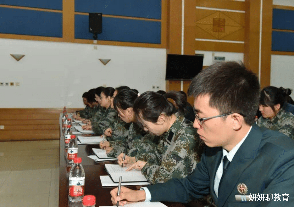 文职|2021铁饭碗最新排行榜，公务员无缘前5，榜首意外成“新宠”