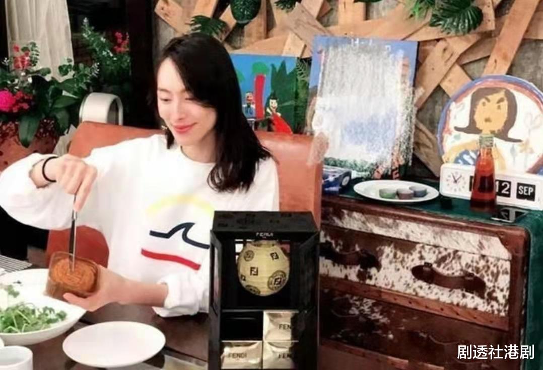 梁洛施|惬意！香港知名女星山中大宅曝光，曾为富商诞下三子获五亿分手费