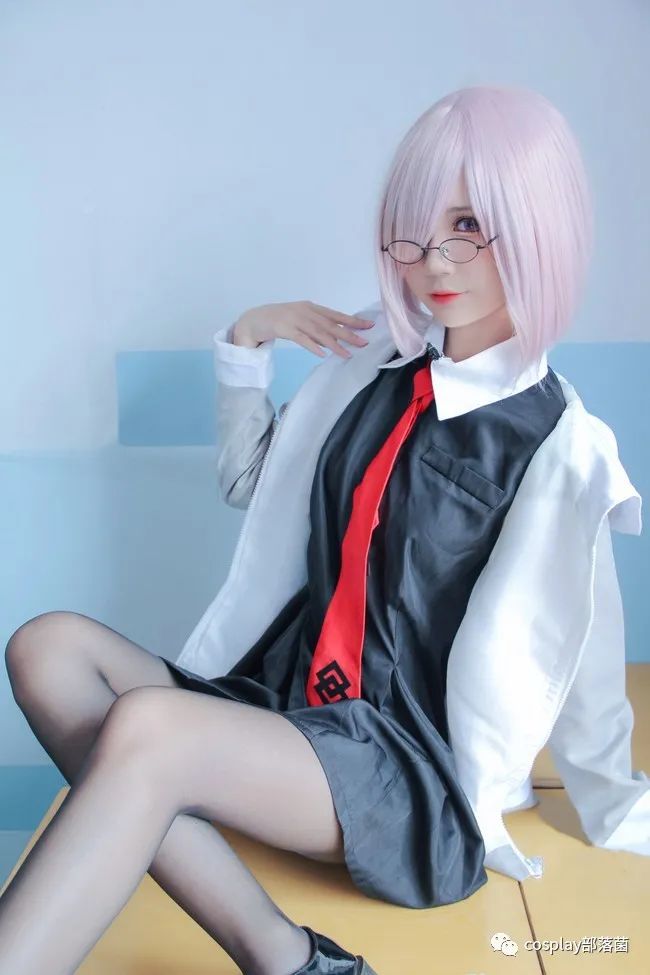 小姐姐|cos：贵气玛修，小姐姐的腿真的好长