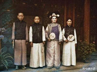 晚清|百年前清朝人的真实样貌，法国摄影家拍下的罕见彩照，差距太大了