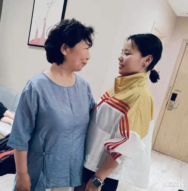 羽扇清风|许妈的两个媳妇,一个在诉苦,一个在直播:你什么心态,就什么命