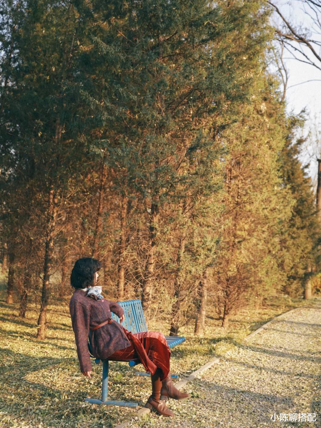 小陈聊搭配 为什么你把酒红色穿出了老气感？立马避开这些误区，显白抬气色