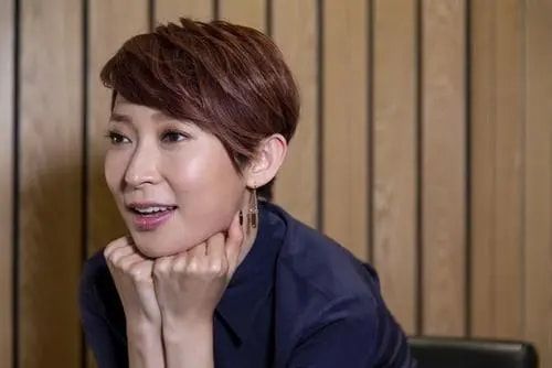 周家怡|“英皇一姐”周家怡：曾是佘诗曼的好闺蜜，却因“抢男人”决裂？