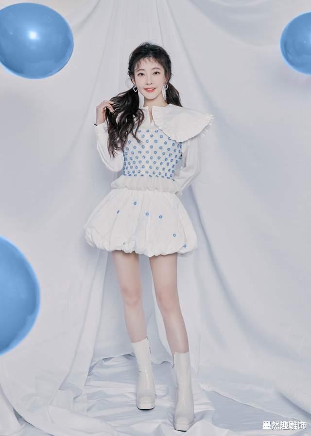 冯提莫|冯提莫为何喜欢穿JK？衬托肤色展露大长腿，身材火辣多次登上热搜