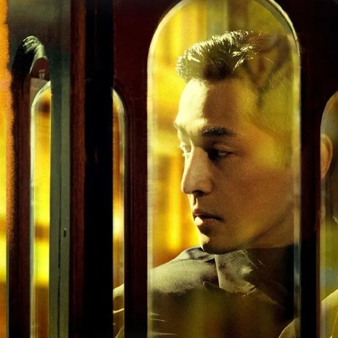 胡歌|39岁胡歌又上热搜！逃跑捡垃圾8年：做明星没劲儿透了！