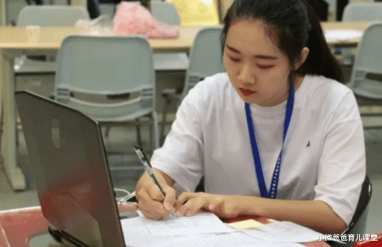 求职|985硕士的辛酸自诉:35岁工资不到四千,愧对父母的栽培