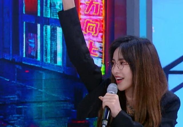 龚俊|王一博对女孩都冷漠，唯独对THE9的她另眼相待，看到就忍不住笑