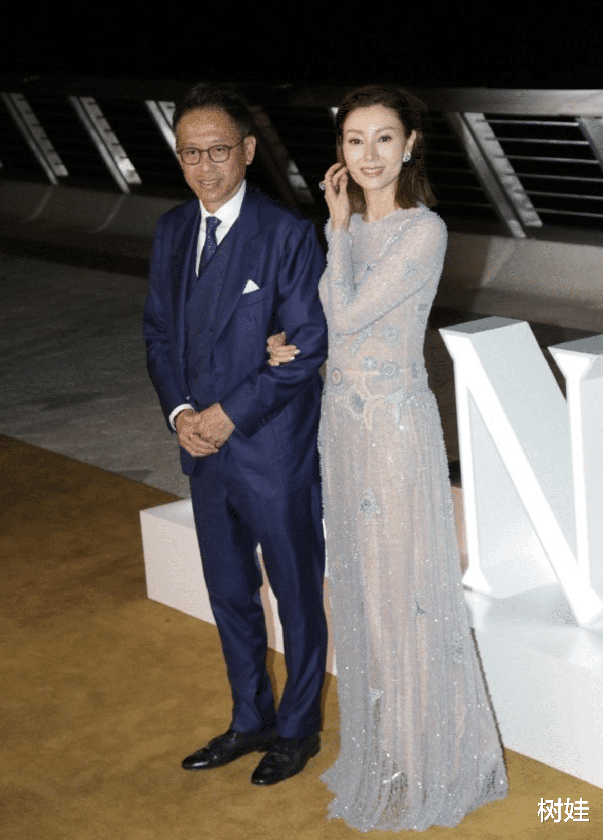 李嘉欣|甘比携长女出席时尚活动，罕见与李嘉欣同场，两人先后到场无互动