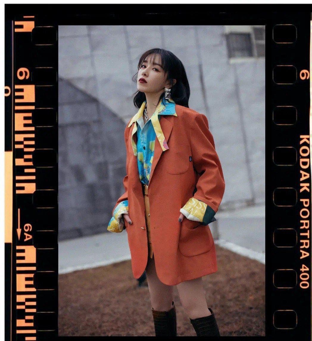 潮流搭配师甜甜|阚清子才是“真御姐”,黑长直配复古红裙,骨子里散发着贵气