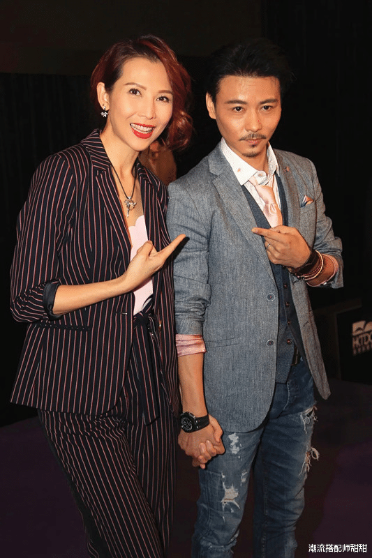 潮流搭配师甜甜 蔡少芬为了张晋真是太拼了,顶着眼袋也要上班,造型太显老了