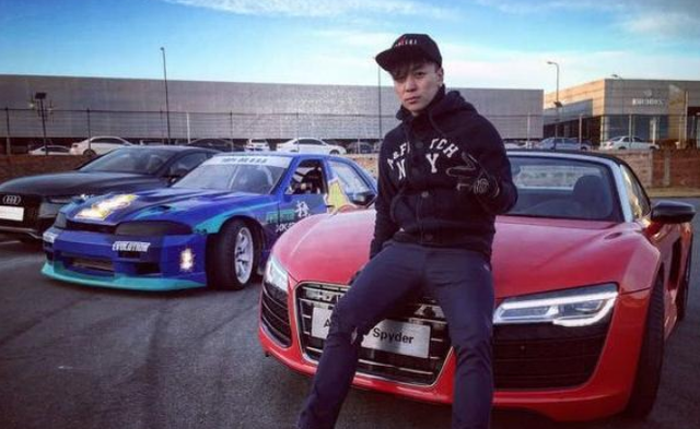 释小龙|“功夫小子”释小龙现状，在家里木桩练功，已悄悄转型动作导演