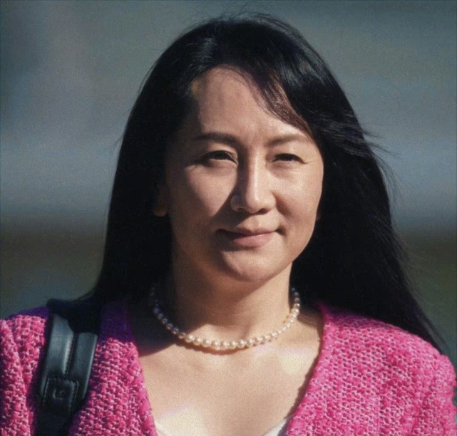 孟晚舟|孟晚舟近照罕见高调!出庭穿7万套装优雅贵气,女强人气势仍在