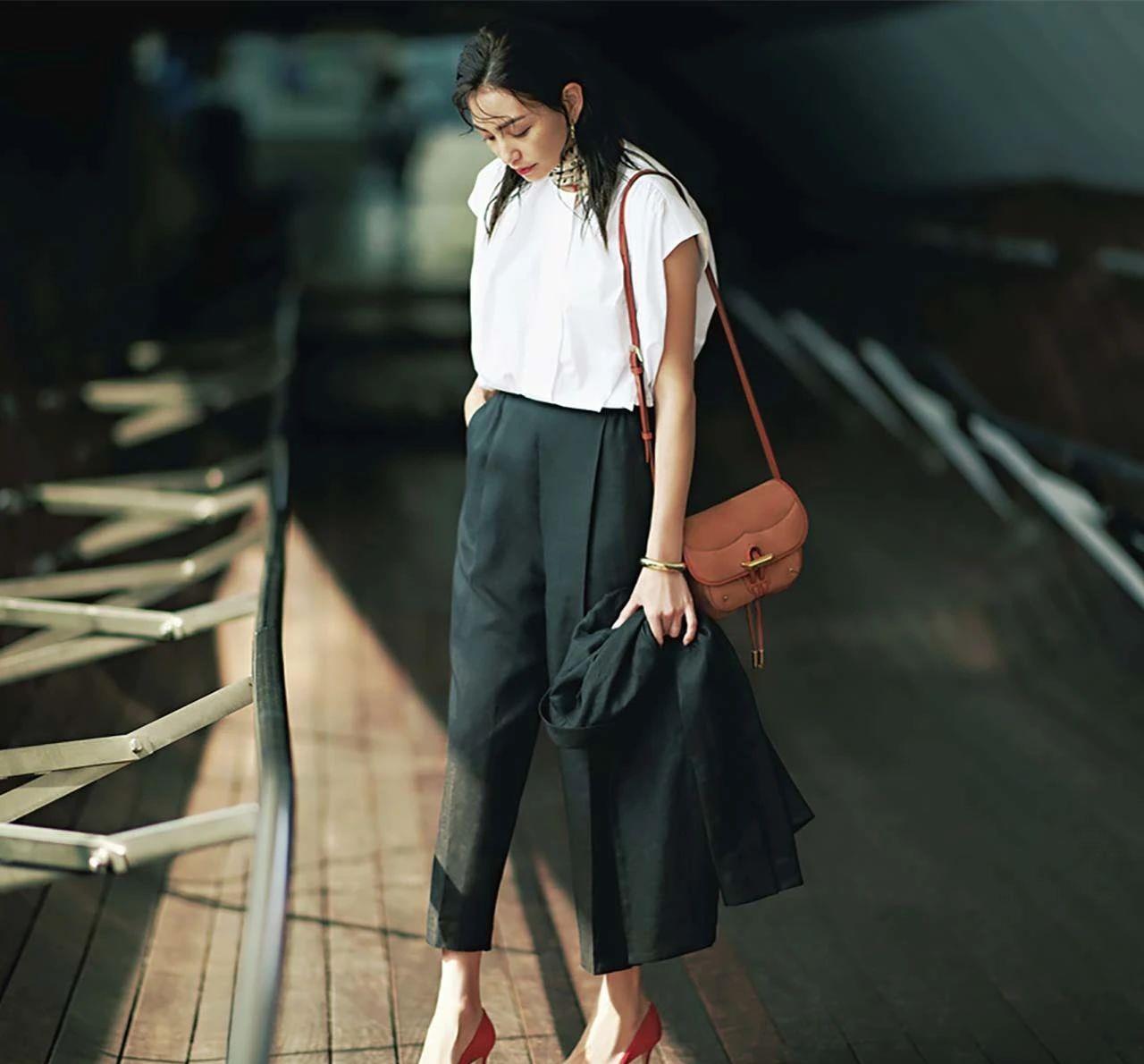 蔡宏志聊时尚|日本熟龄太太的穿搭分享：气质的黑白灰，穿出秋装之美