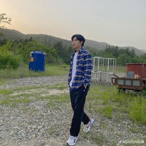FASHION日报|妥妥的魅力男友画风格 柳俊烈风日常穿搭