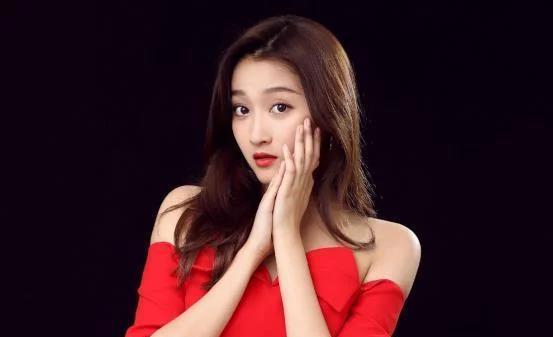 贾玲|关晓彤用“贾玲”造句，却巧妙换了称呼：有教养的样子真美