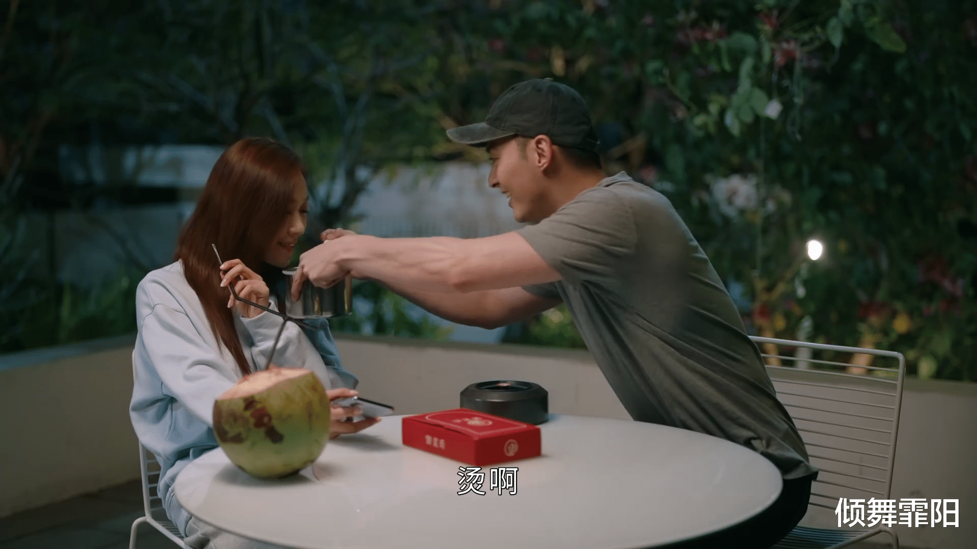 汤莉莉|女心理师：看到汤莉莉倒追小警察，终于懂了原生家庭到底有多可怕