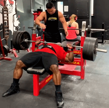 哑铃|226公斤卧推，82公斤哑铃划船，大重量打造出来的肌肉巨兽