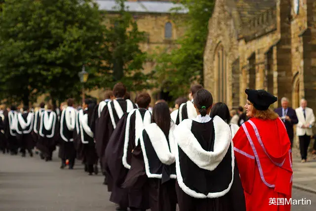 大学|英国当地公认最好的四所大学，也是顶尖贵族大学，附加个隐藏学校