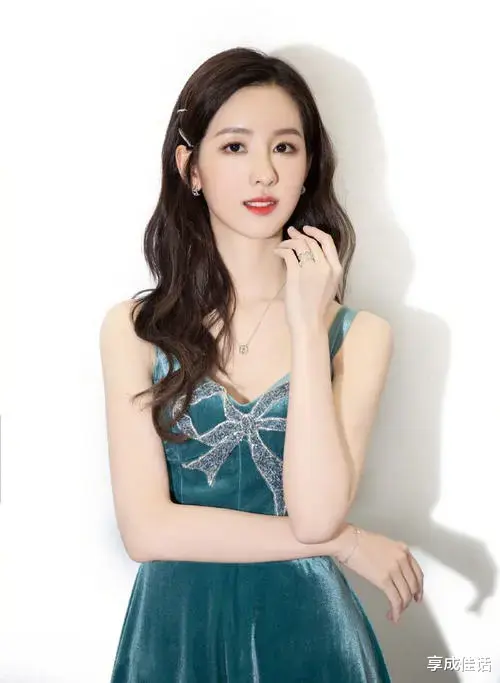 陈都灵|陈都灵因电影《左耳》爆火，本是甜美可爱型的，非要走性感成熟路线