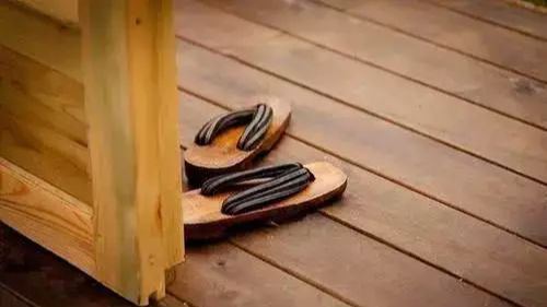 为什么日本房子都不铺瓷砖？内行人道出内情，后悔我家装早了！