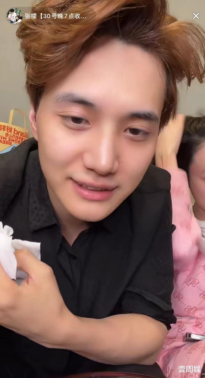 张檬|张檬跟男友在直播间秀恩爱，不小心打翻水盆，瞬间变成落汤鸡！