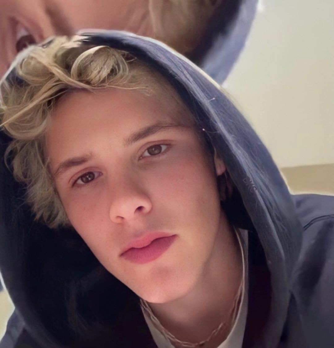 克鲁兹|贝克汉姆家老三16岁了,模样像爹才华像妈,比哥哥更帅