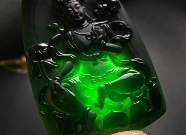 翡翠|有一种翡翠，被称为“情人的影子”