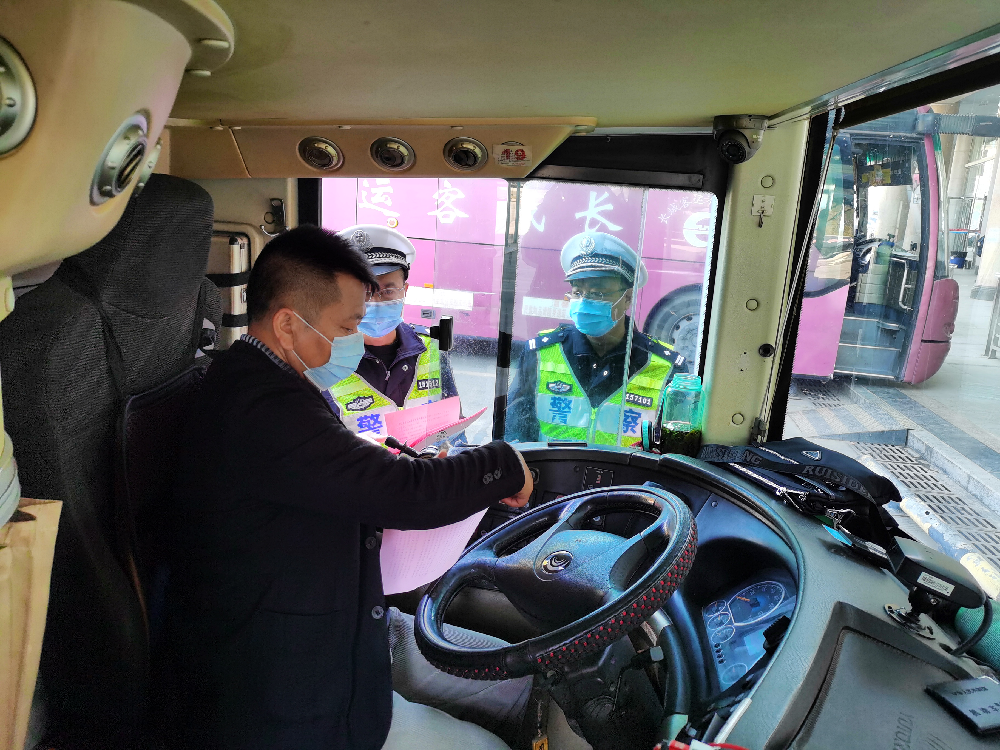 东莞交警 【平安春运  交警同行】----春运“爱心驿站”启动，交通安全宣讲进校、进企业