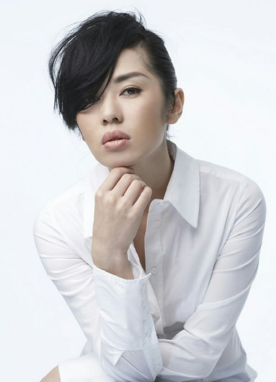 余男|怀孕3月遭抛弃，拿8个影后没结婚，如今身价40亿过得怎样了？