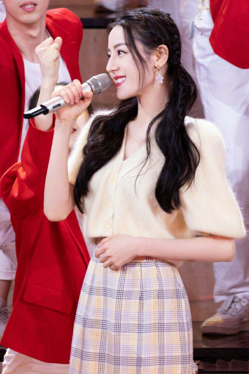 杨志刚|杨幂PK迪丽热巴，谁的造型更美？员工能干过老板吗？