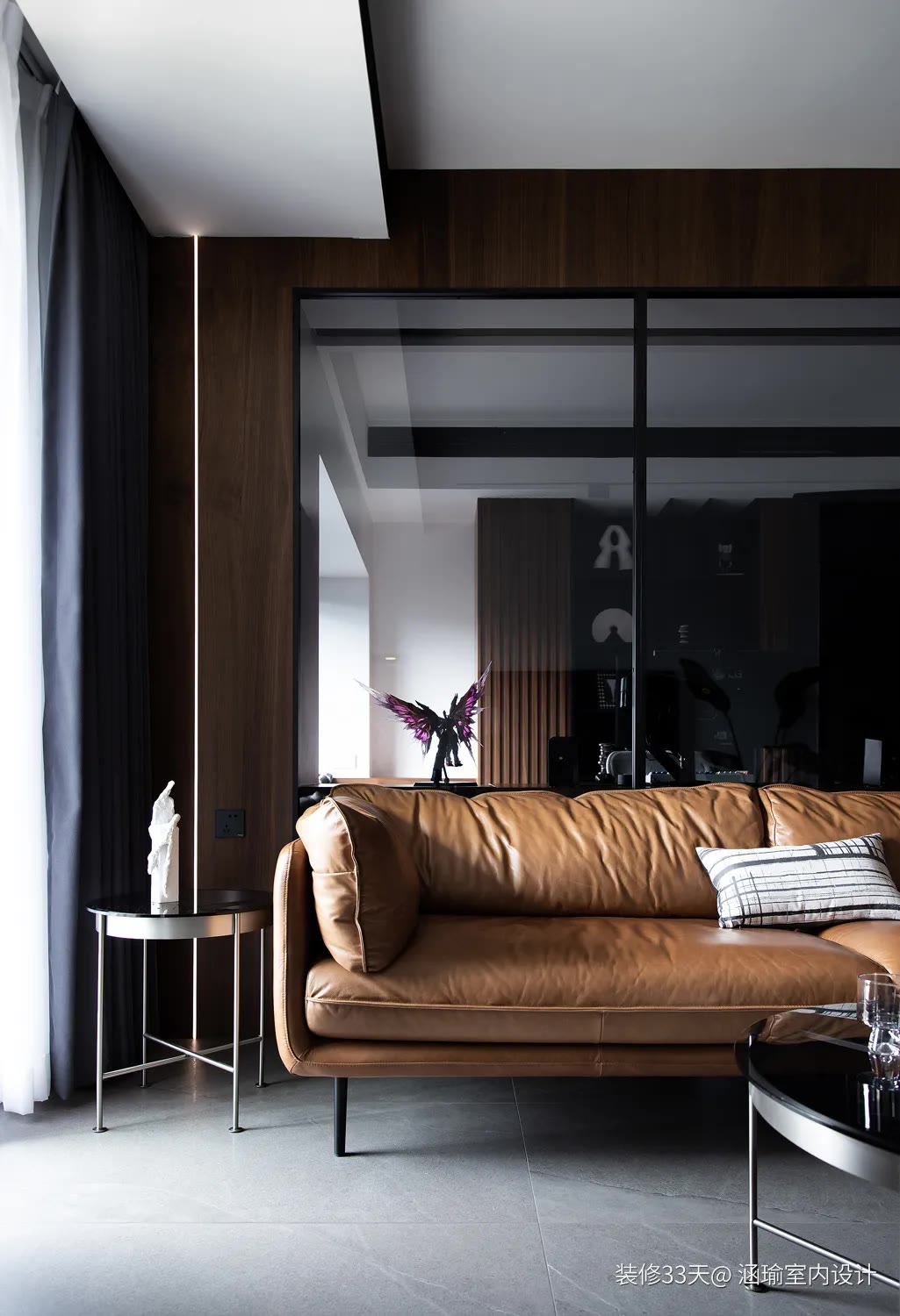 |装修设计：82平现代深色高级质感一人居