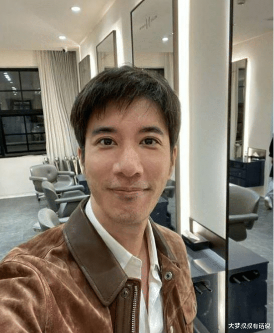 王力宏|李靓蕾惊喜现身庆生！王力宏“2反应全场尴尬爆”她强颜欢笑网心疼