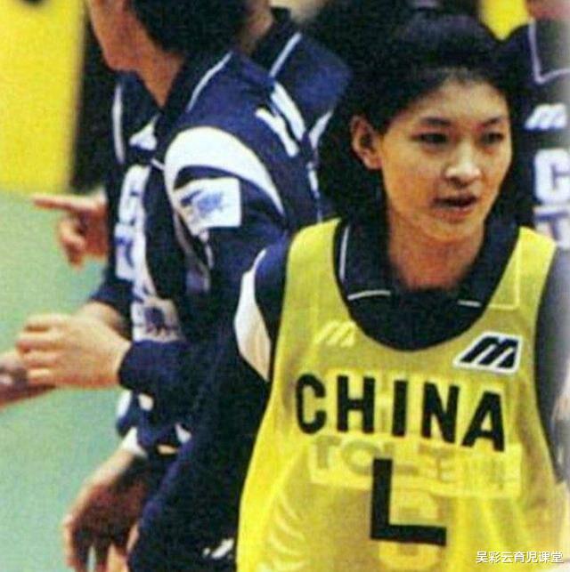 女排|女排天才毁约赴美深造，郎平镜头前哽咽声明，宣布她被永久除名
