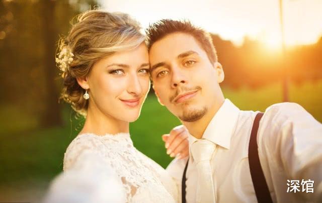深馆|女生喜欢上你的四种表现，快来看看她喜欢你吗？