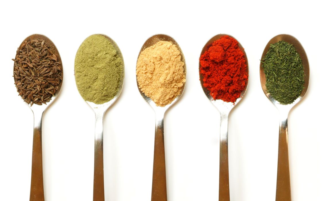 黑色素|女性朋友注意,这3种食物或会导致脸上长斑,再喜欢也要少吃