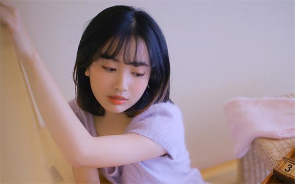 趣搭配 清纯美女：优雅迷人，气质素雅