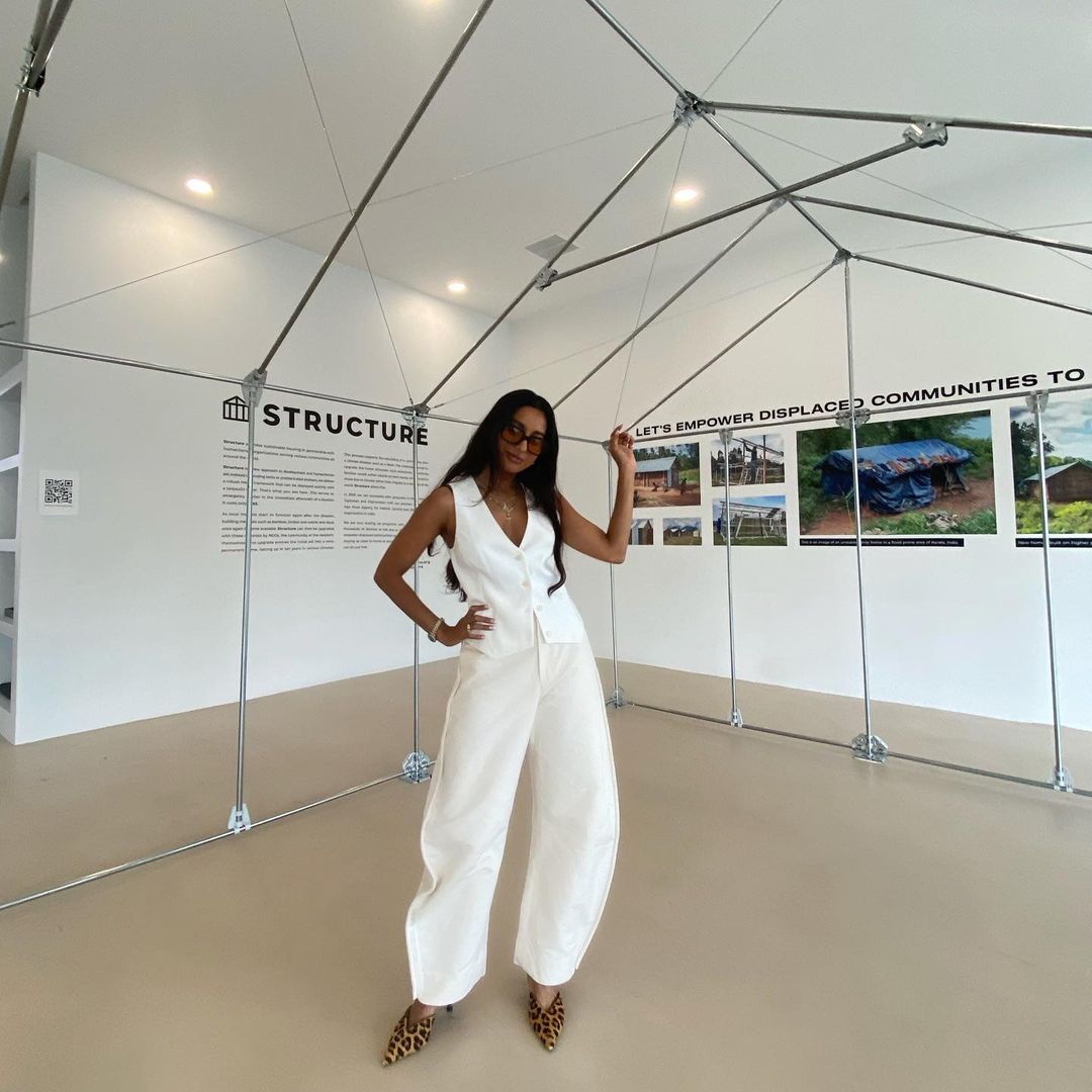 时尚不打羊|今夏C位出道的穿搭，裸穿马甲展现紧致腰身曲线，性感身材好绝！